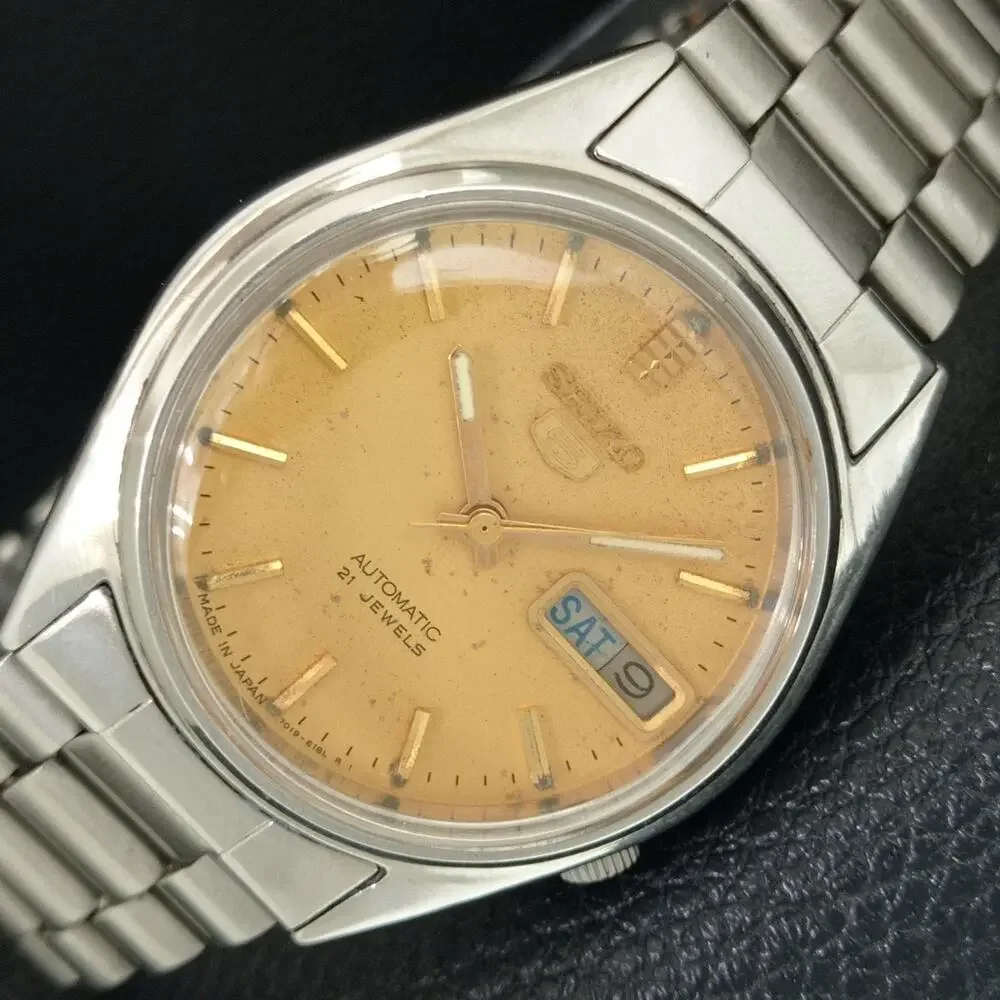 Vintage 1977 Seiko Automatic Mens Silver Watch W/daydate & Gold accents
